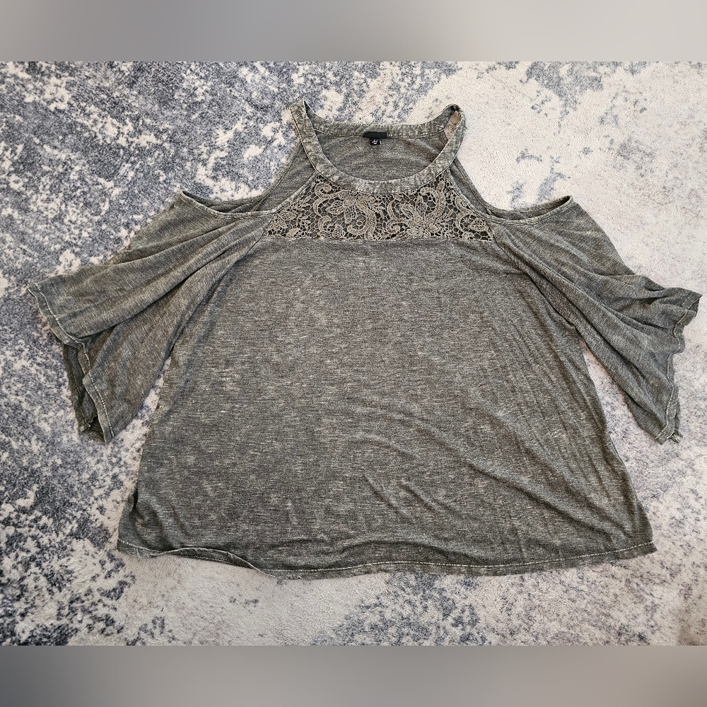 Torrid top, size 2, 18-20. Color is a greenish gray. Cold shoulder.